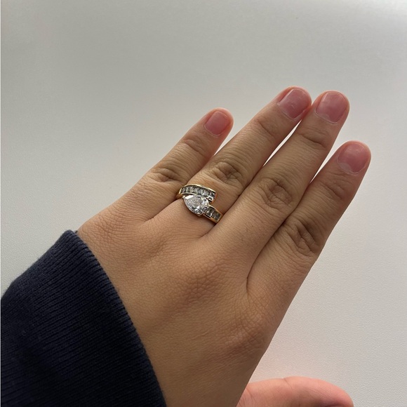 Dazzling Diadem Ring - Picture 2 of 3